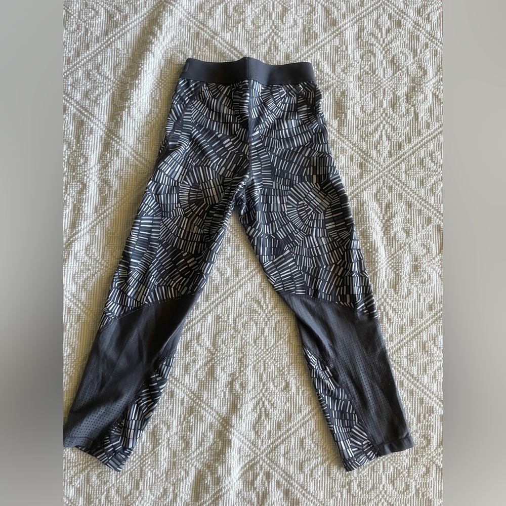 Nike Kids Geometric Black and White Leggings - Picture 4 of 6